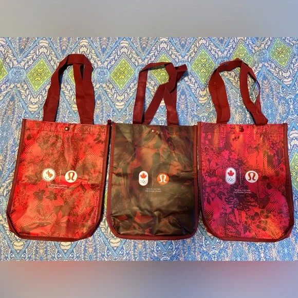 New Canadian Lululemon Shopping Bags - Picture 1 of 3
